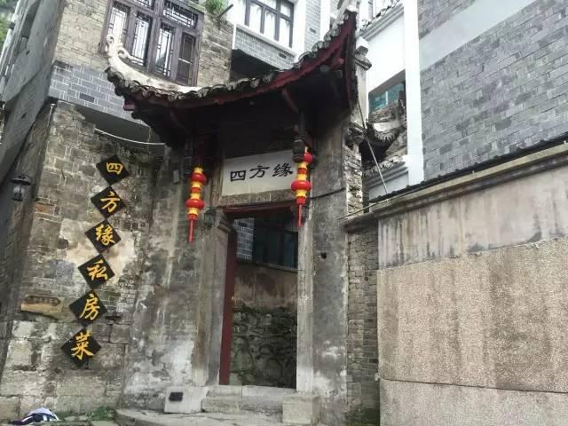 逃离阴暗的房屋